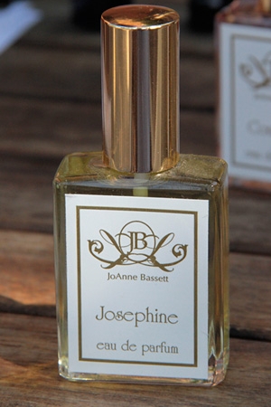Josephine JoAnne Bassett dla kobiet i mężczyzn