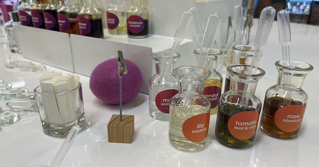 Vytvoření vlastního parfému v parfumerii Providence Perfume Co.