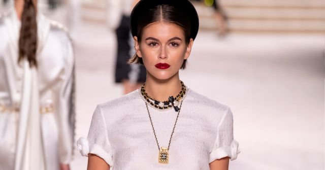 Parfémové přívěsky: Když se vůně setká s jemným šperkem