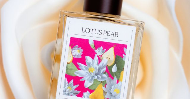 The 7 Virtues Lotus Pear: Šťavnaté ovoce obklopené cukrovým oparem 