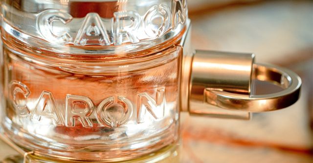 Caron La Collection Merveilleuse: Smutný příběh