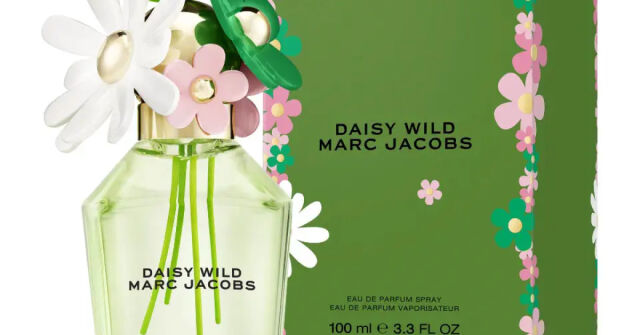 Marc Jacobs Daisy Wild: Dužnatá směs jahodo-banánového džusu