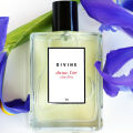 Recenze Divine, l’été clair d’iris 