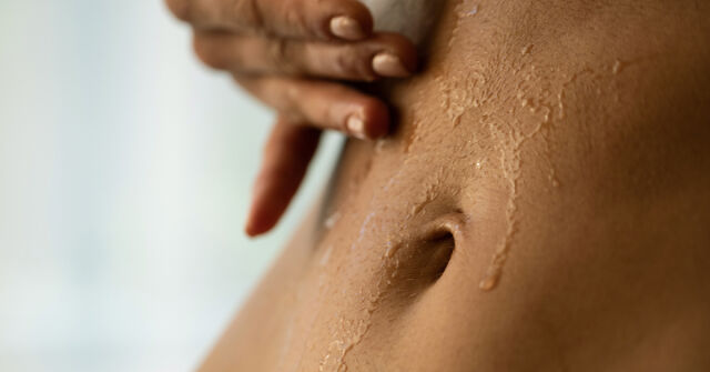 Smradlavé podpaží a křivky boků