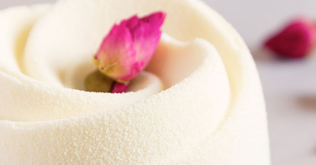 Xerjoff Newcleus: Mléčný čokoládový dort s příchutí zázvorovo-růžového sirupu