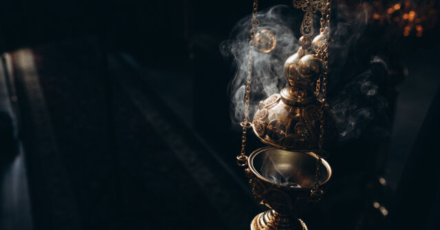Vůně připomínající východní ortodoxní kadidlo