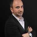 Manos Gerakinis: "Být uměleckým ředitelem by se mělo hrdě hlásit" a giveaway