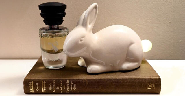 Lost Alice od Masque Milano: "Slabý čaj se smetanou."