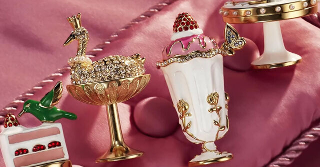 Sváteční kolekce tuhých parfémů Estee Lauder