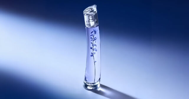 Flower by Kenzo Ikebana Indigo: Harmonie v indigu