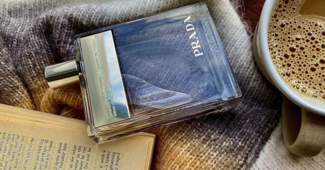 Prada Amber Pour Homme: Středověký koláč z pyré z jablek, pomerančů, šafránu a sušeného masa