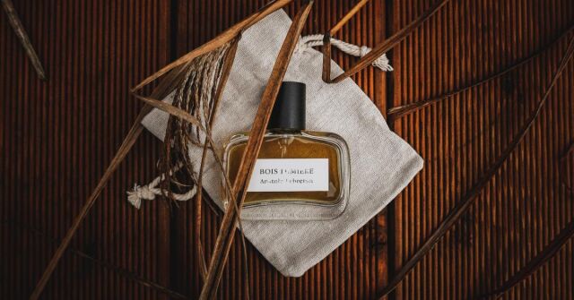 Anatole Lebreton Bois Lumière: Jablka pečená v medu a zlatovlasí koně dřímající pod pozdně letním sluncem  