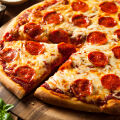 Dva druhy feferonkové pizzy (pepperoni): Green Irish Tweed vs Cool Water