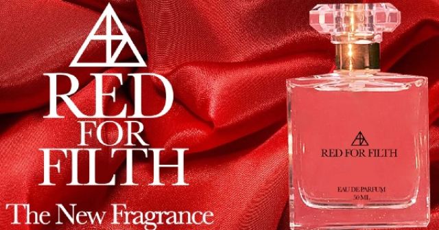 Ikonická drag queen Alaska Thunderfuck uvádí na trh Red For Filth