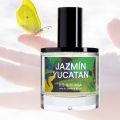 Jaguár mezi květinami