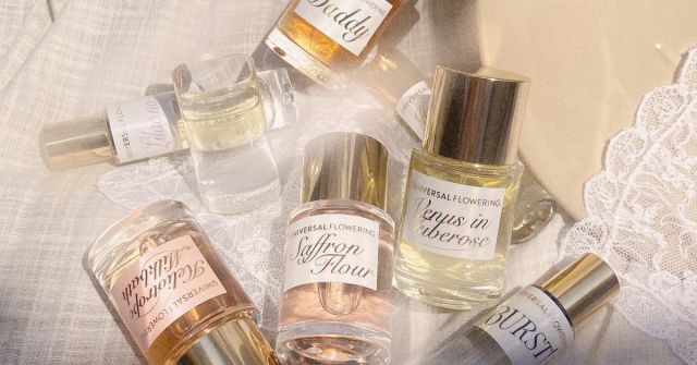 Universal Flowering je parfém pro sexy podivíny: Jak mě zaujala čůrající hra Heliotrope