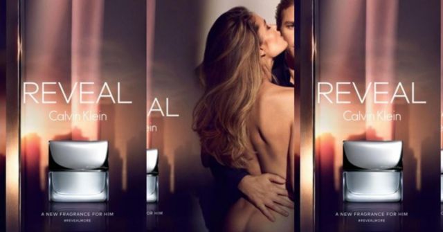 Memo Portobello Road: Pláštěnka nasáklá deštěm šustí o keře hlohu a zimolezu