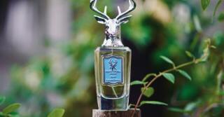 Skadi por Pana Dora: Um Âmbar no Papel, um Floral Clássico na Prática