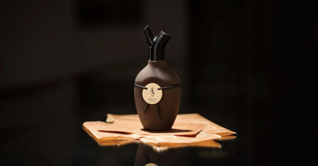 Plum in Cognac Scents of Wood perfume - a fragrância