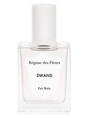 Swans by Régime des Fleurs