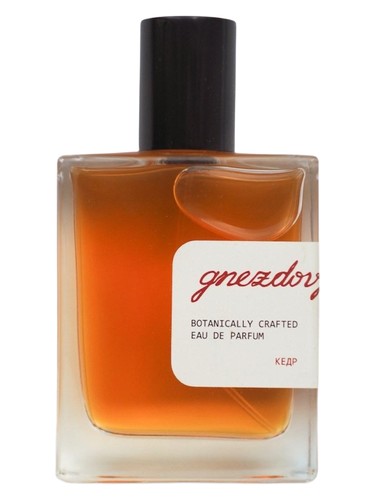 Gnezdovje Parfumerie Cedar parfüm şişesi