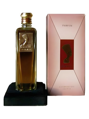 Ол қынапшасын сәл ашты