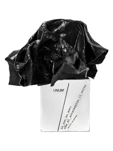 Io non ho mani che mi accarezzino il volto