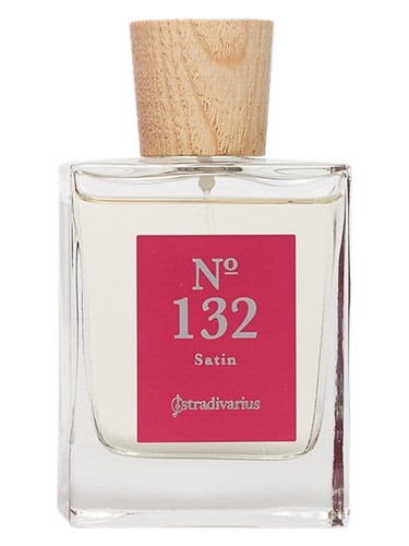 No 132 Satin Stradivarius pro ženy