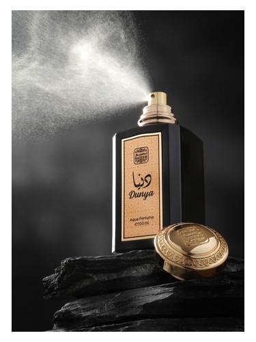 Dunya Naseem pro ženy a muže 