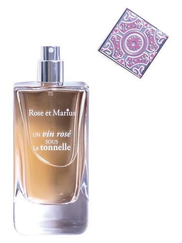 Un Vin Rosé Sous La Tonnelle Rose et Marius