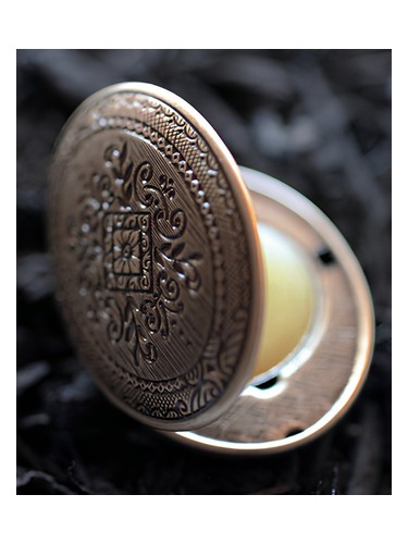 Roxana Illuminated Perfume Figure 1 Noir