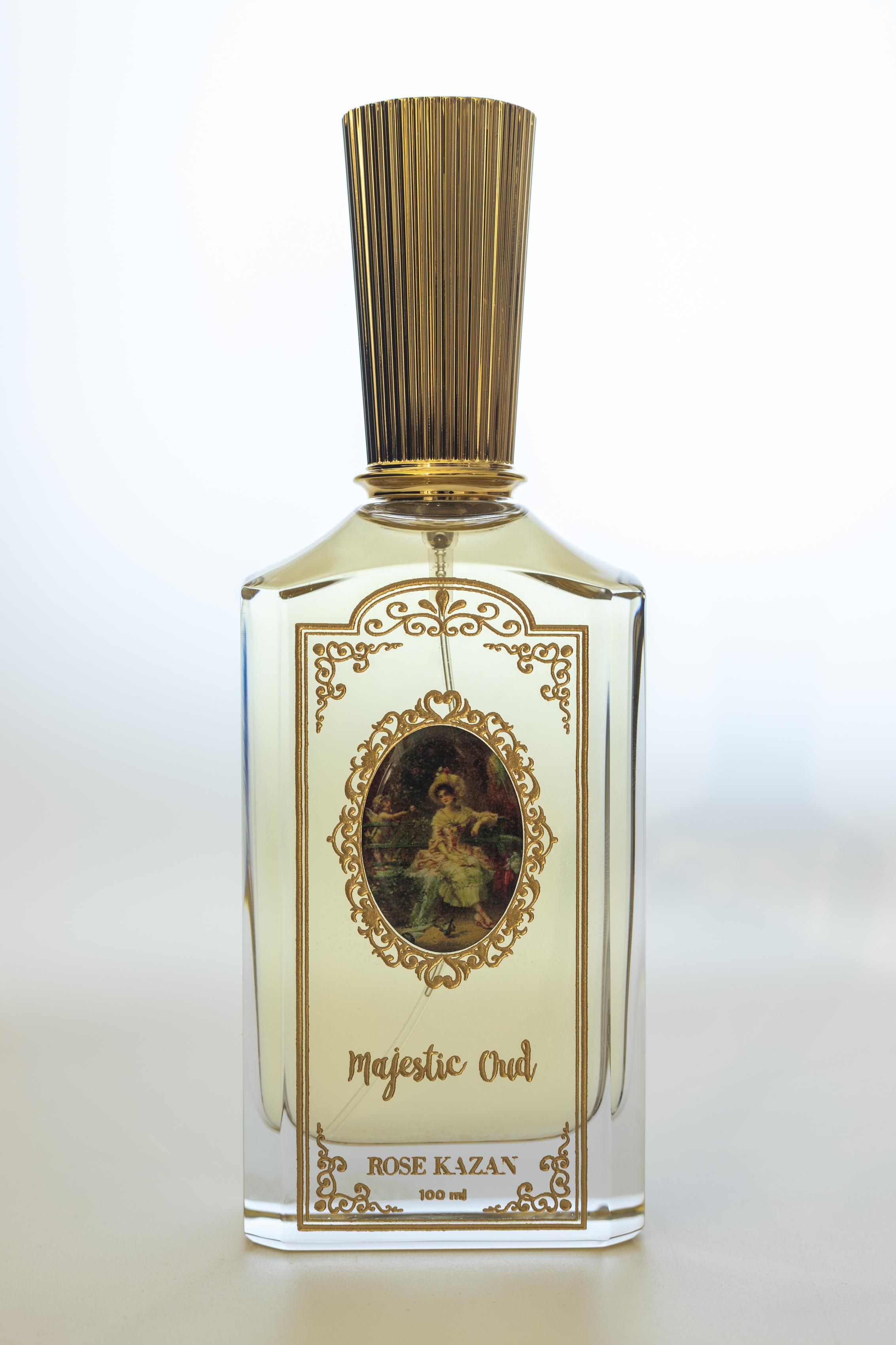 Majestic Oud Rose Kazan 香水 - 2018年のユニセックス フレグランス