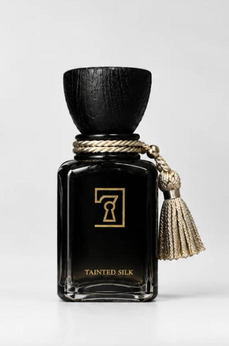 ドバイで人気の香水‼️最終お値下げ Tainted Silk The Seventh Door 香水 - 年のユニセックス フレグランス