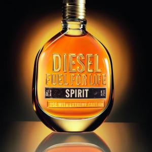 Flaska med parfymen Fuel for life från Diesel