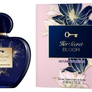 Perfume Her Secret Bloom Banderas