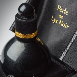 perle de lys noir