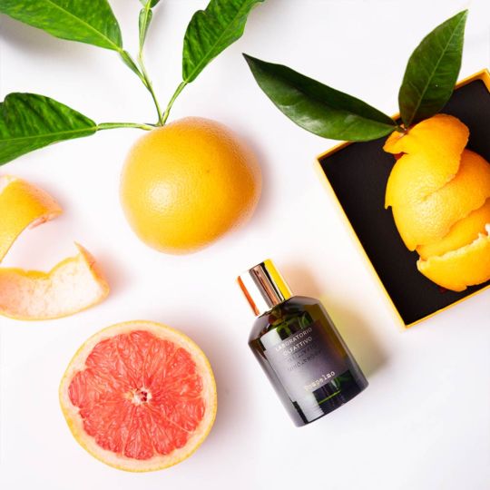 Pompelmo bottle with grapefruits