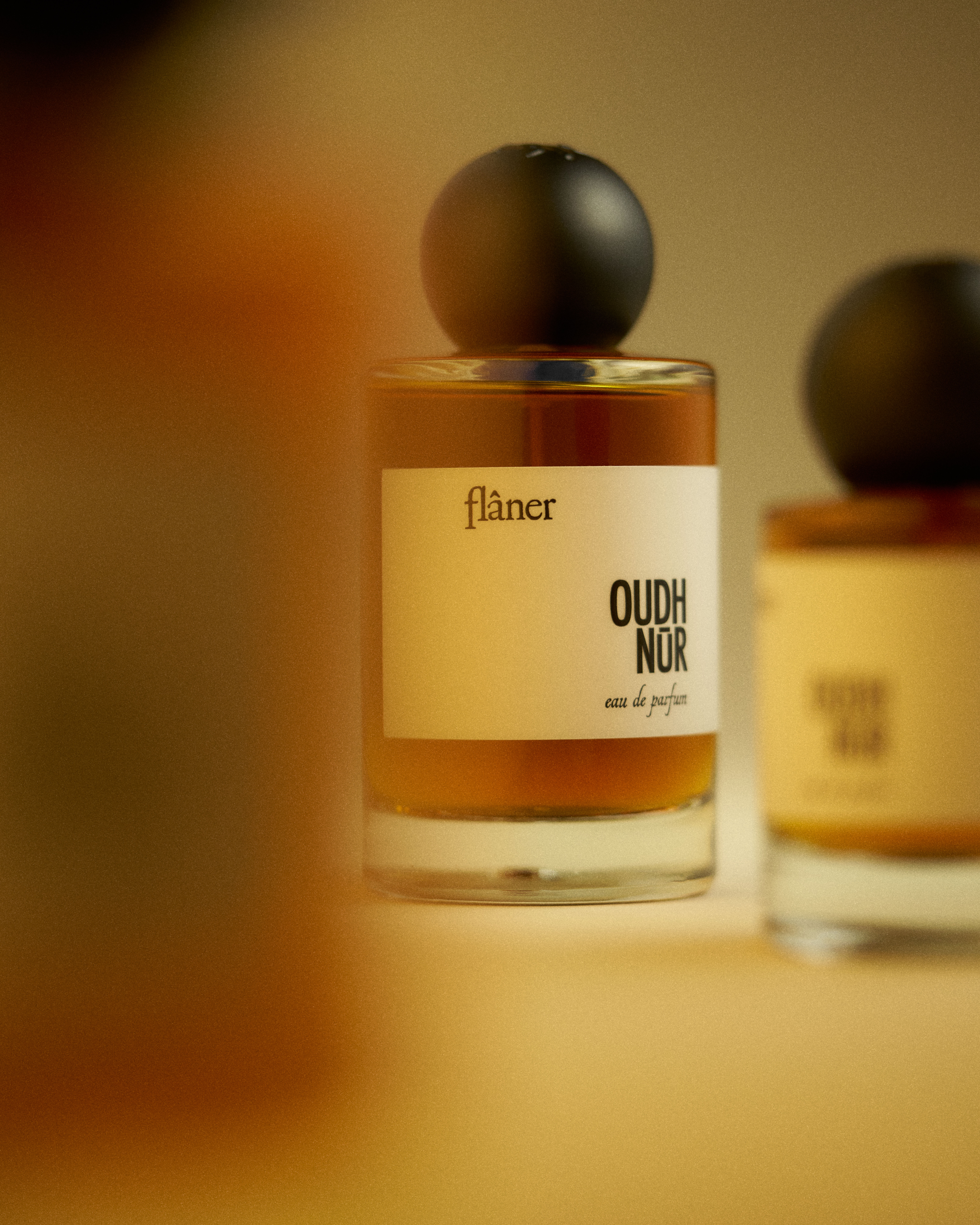Oudh Nūr flâner perfume for women and men