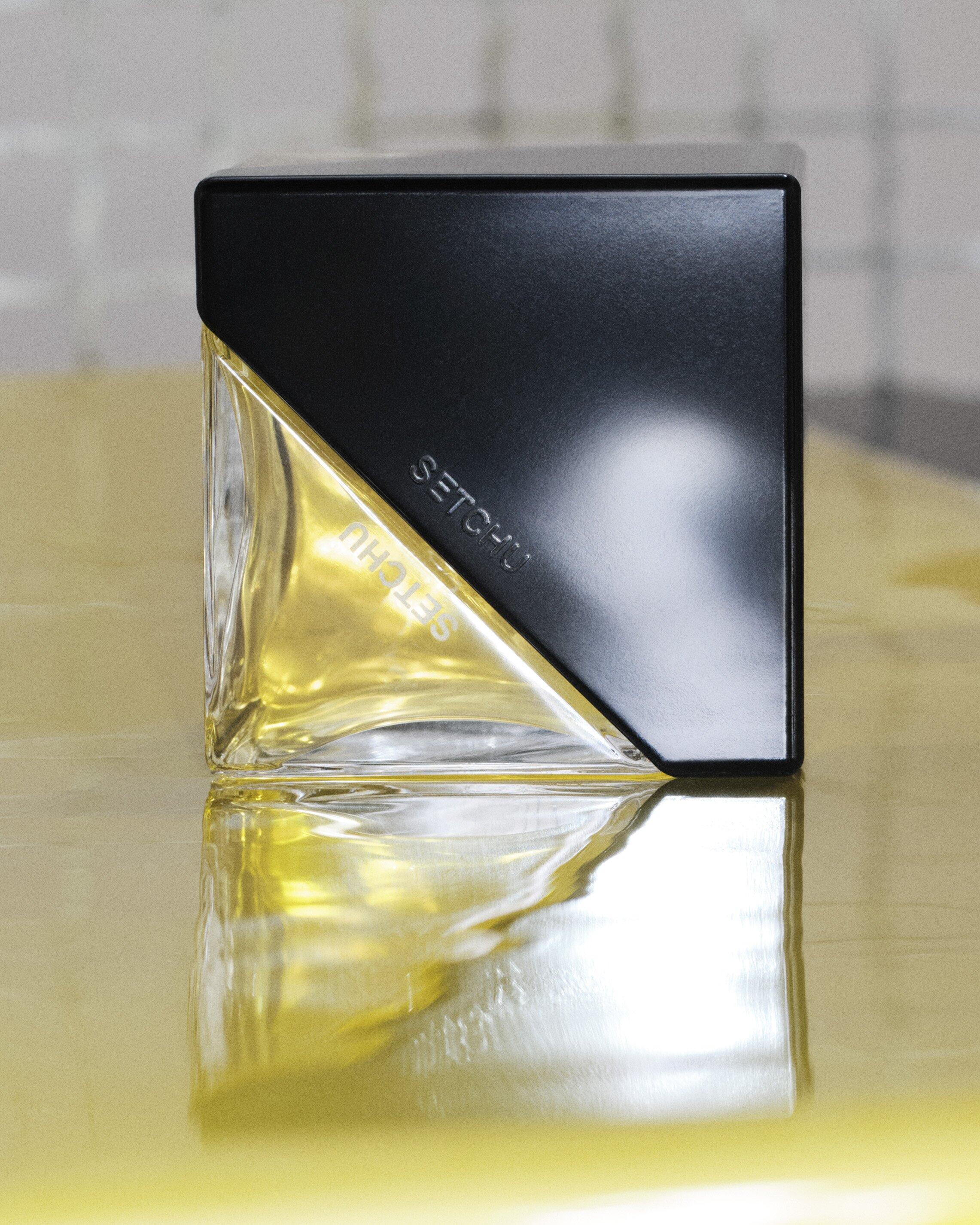 恩田灯世 新名有 香水 WEDNESDAY 5 PM | YUZU Setchu 香水- 一款2025年新的中性香水