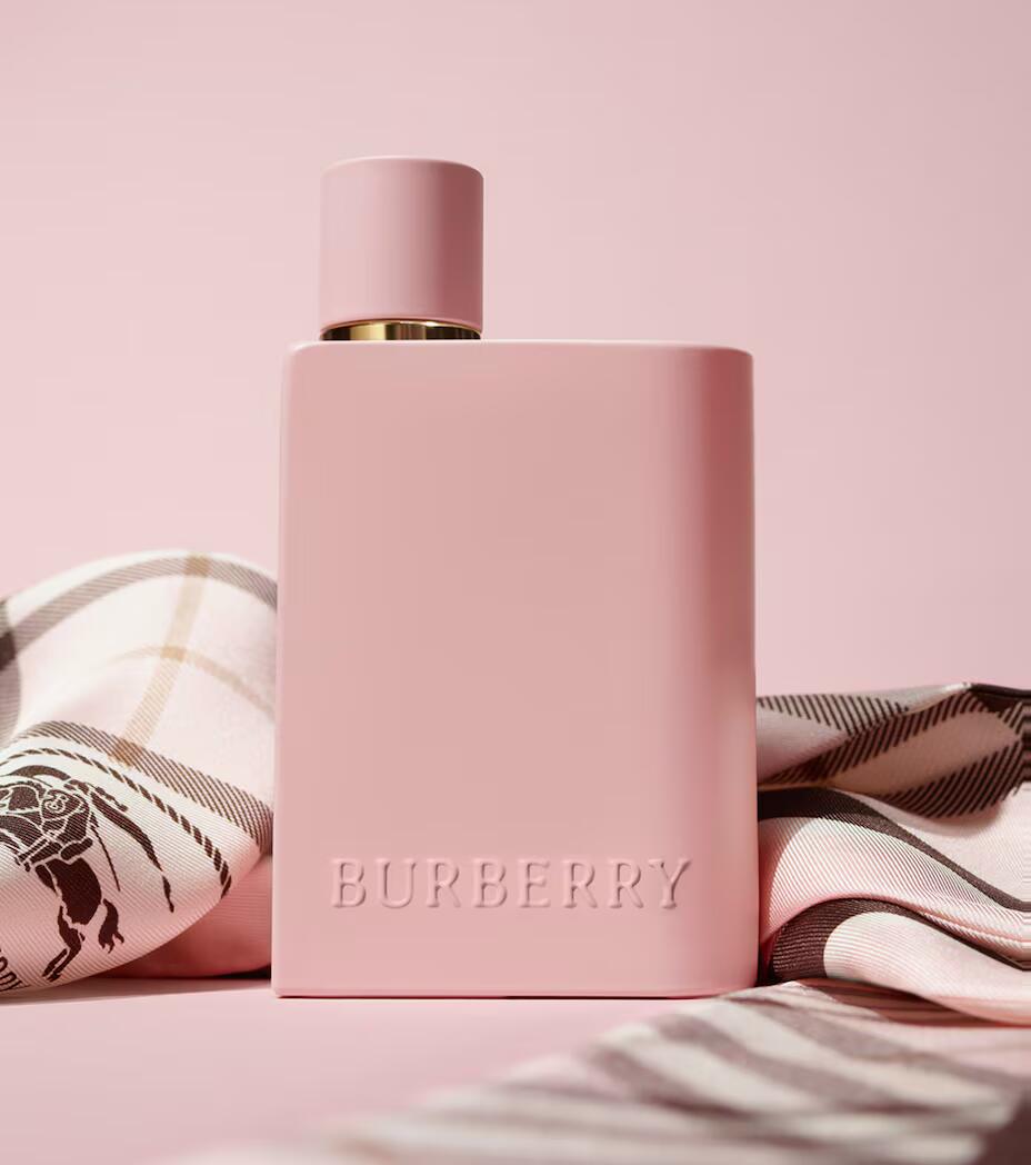 Burberry Her Parfum Burberry 香水- 一款2025年新的女用香水