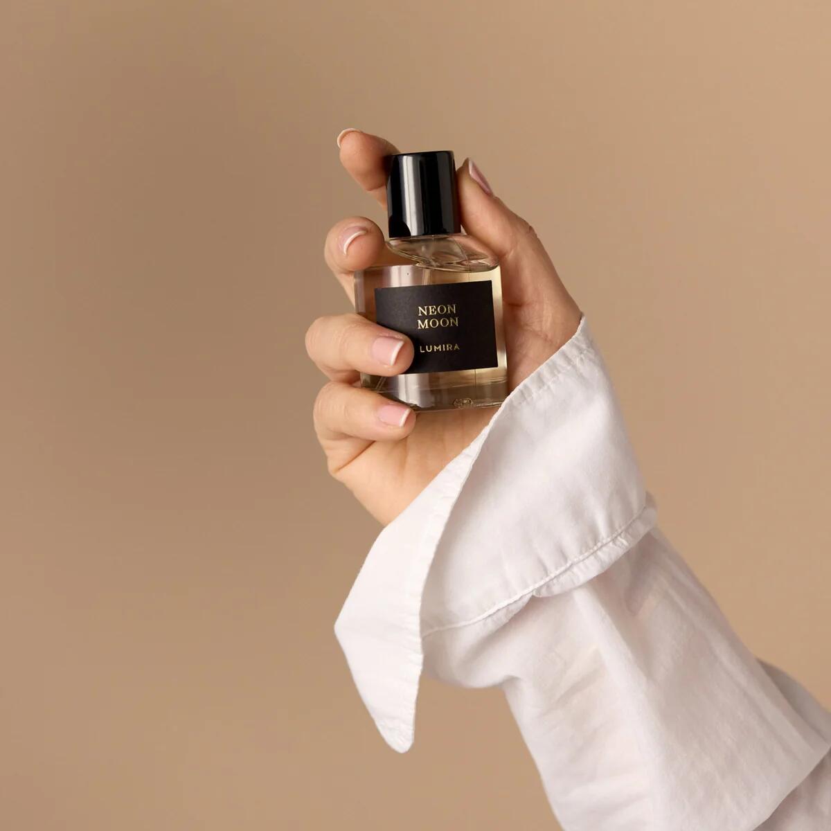 LUMIRA NEON MOON ルミラ ネオンムーン 50ml Neon Moon Lumira perfume - a fragrance for women and men 2024