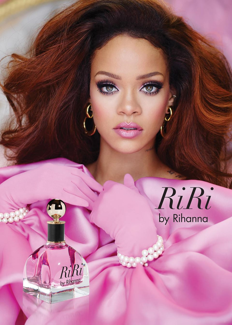 Rihanna predstavlja parfem Rouge Man