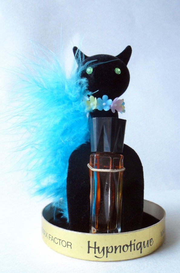 max factor cat perfume