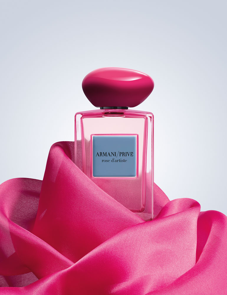 Розовый флакон. Армани Прайв роз Парфюм. Армани Прайв Парфюм розовые. Giorgio Armani prive Rose d’artiste. Духи Rose de prive.