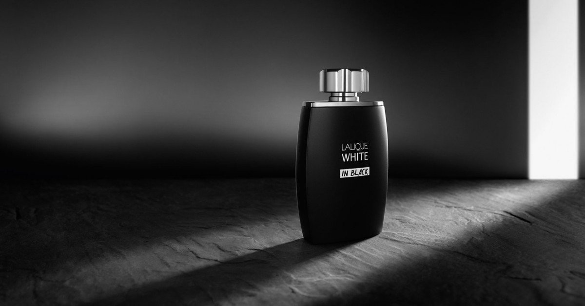 Lalique white. Лалик духи Блэк. Lalique White in Black. Лалик Парфюм мужской White in Black. Lalique White in Black Box.