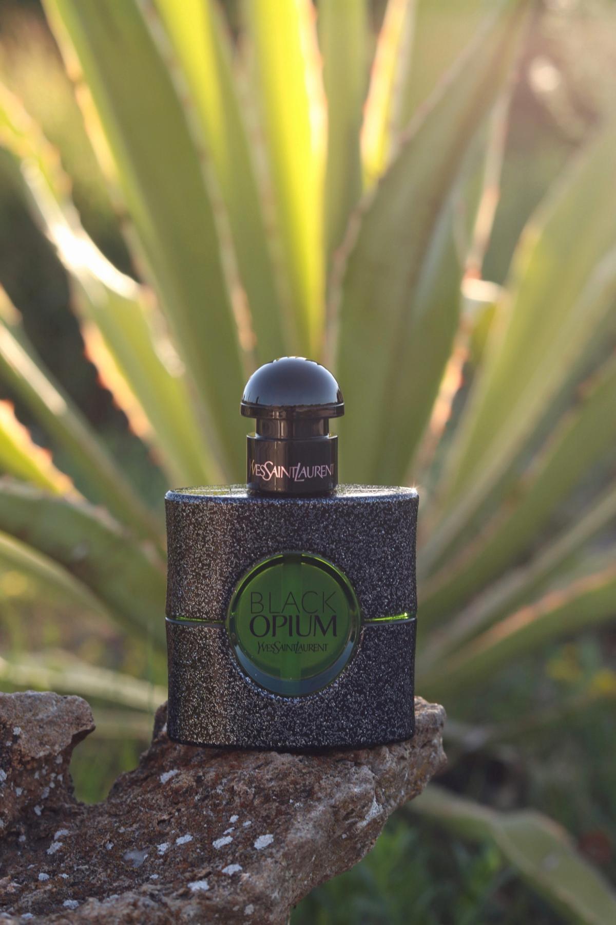 Black Opium Illicit Green Yves Saint