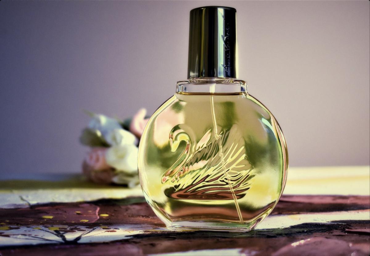 Vanderbilt Gloria Vanderbilt perfume a fragrance for women 1982