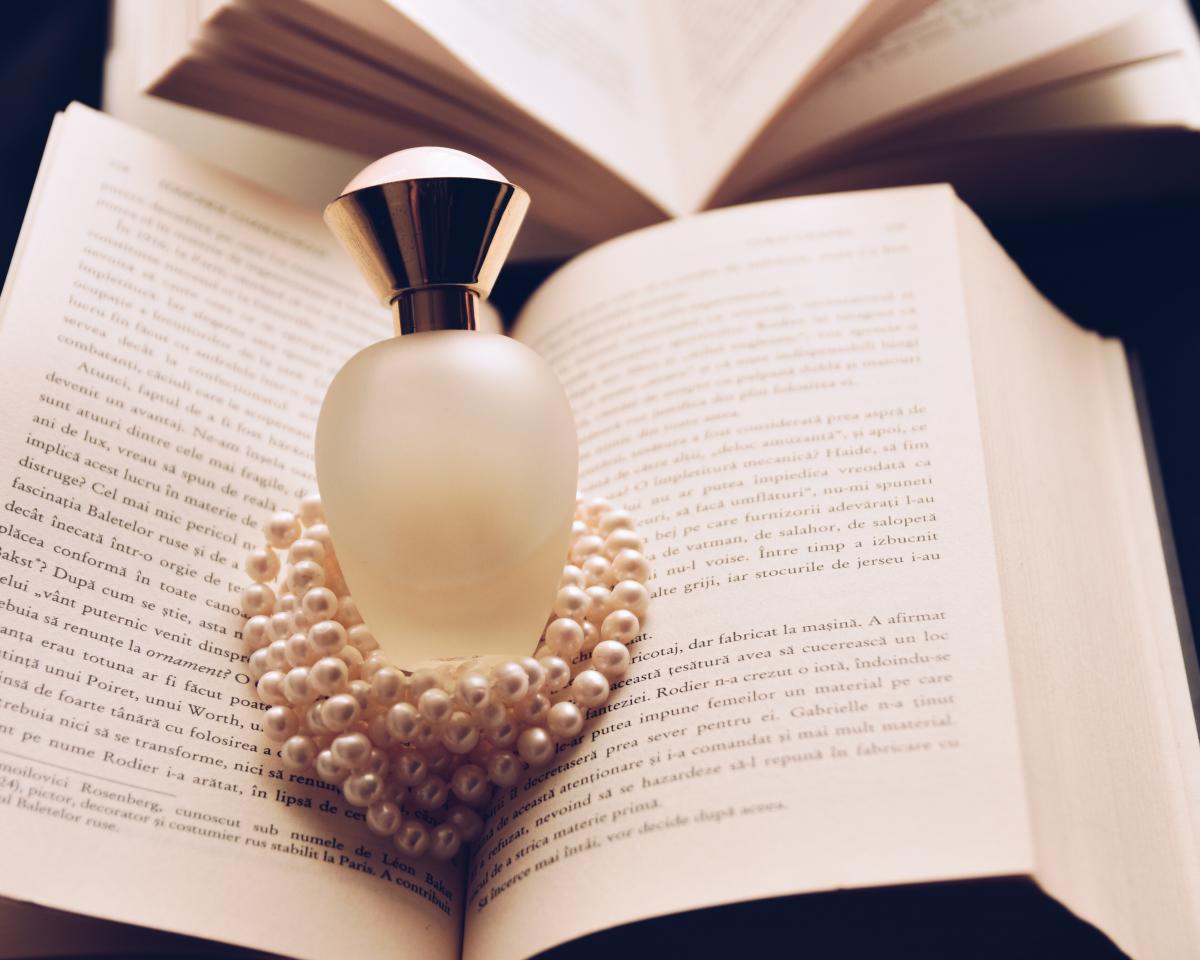 Rare Pearls Avon perfume - a fragrance for women 2004