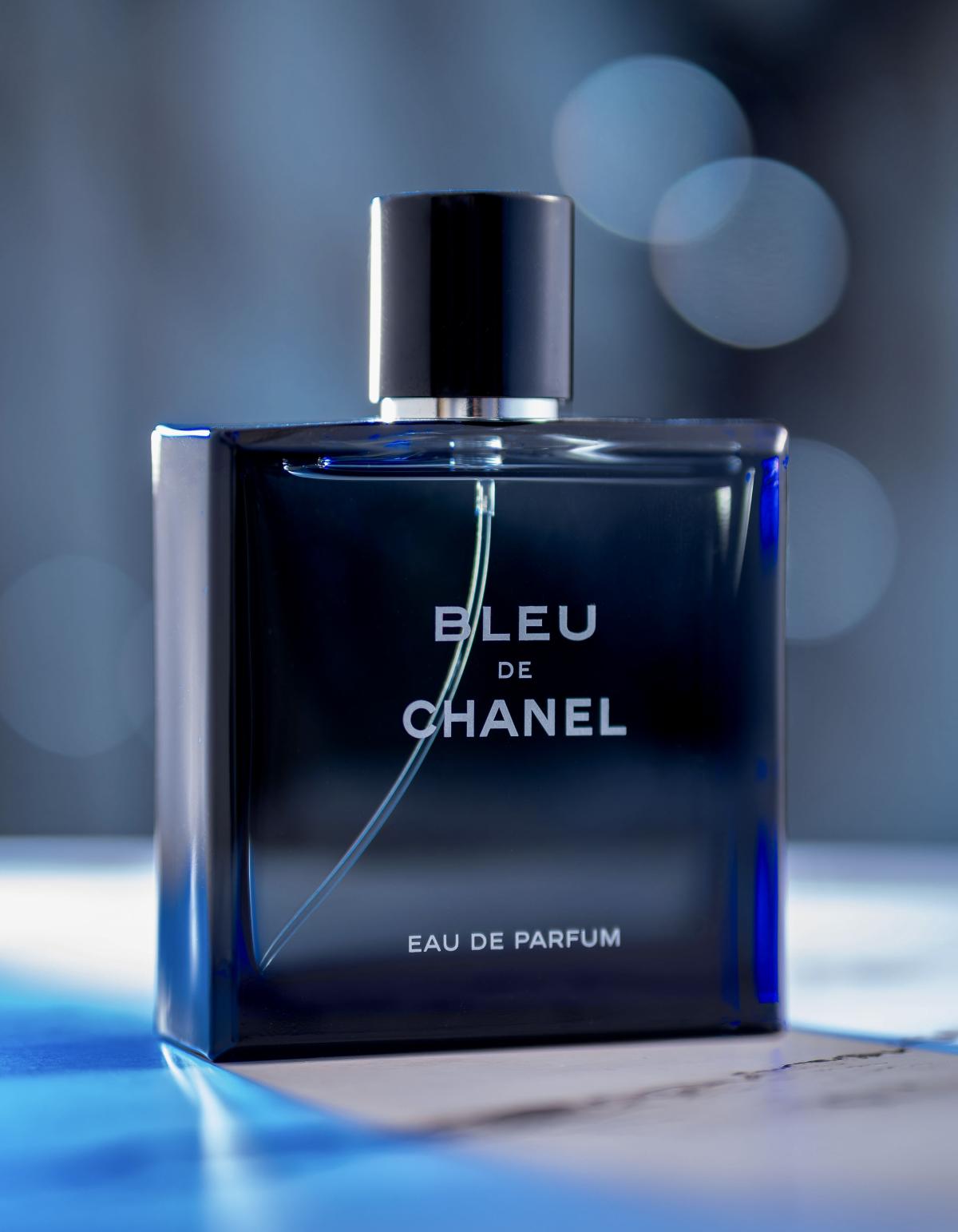 Chanel bleu de Chanel. Блю де Шанель голубые. Chanel Blue мужские духи. Blue de Chanel Тимоти.