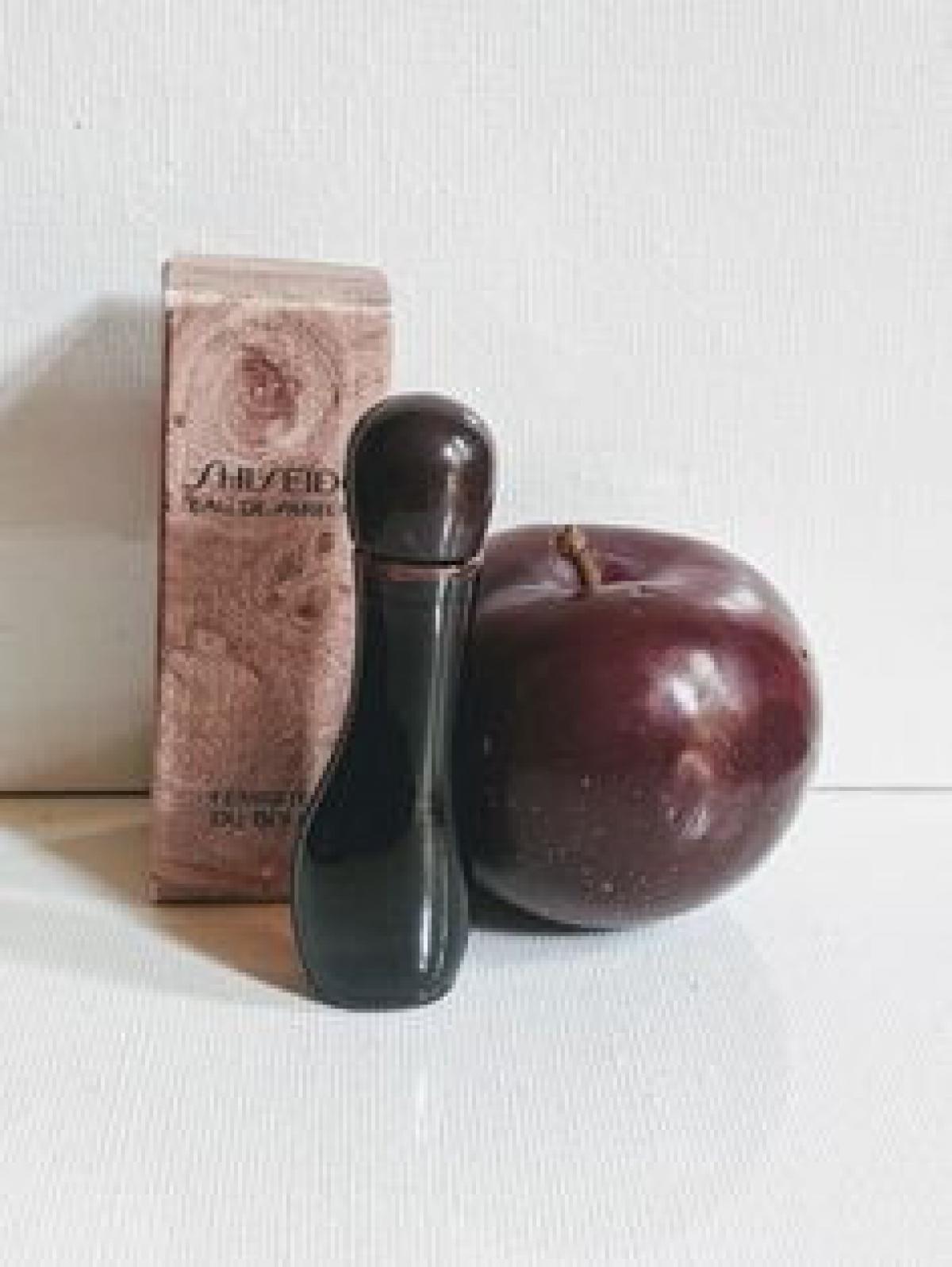 Feminite du Bois Shiseido perfume - a fragrance for women 1992